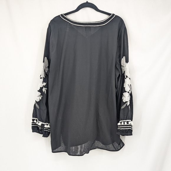 Chicos Romantic Contrast Embroidered Tunic Top Black And White Size Large / 3 - Picture 3 of 10